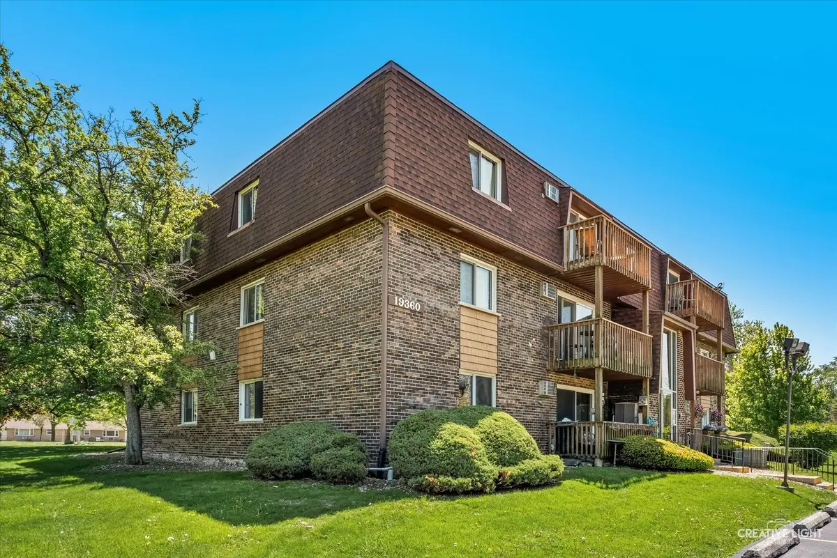 19360 Wolf RD #9, Mokena, IL 60448