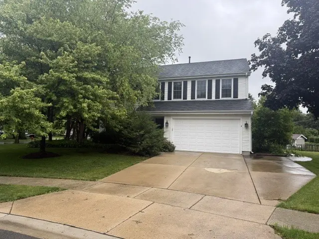 1 Fernwood CT, Algonquin, IL 60102