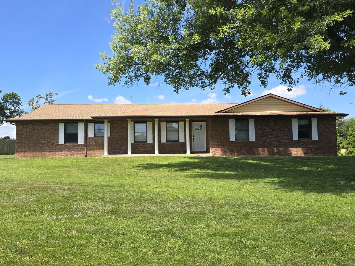 110 Grayson RD, Eldorado, IL 62930