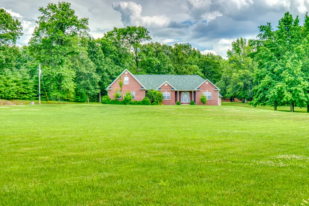 2108 S Hillside LN, Mcleansboro, IL 62859