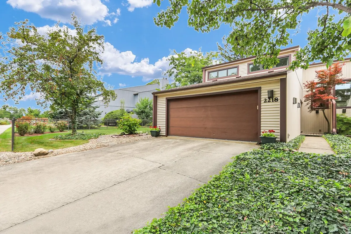 2218 Briar Hill DR #2218, Champaign, IL 61822