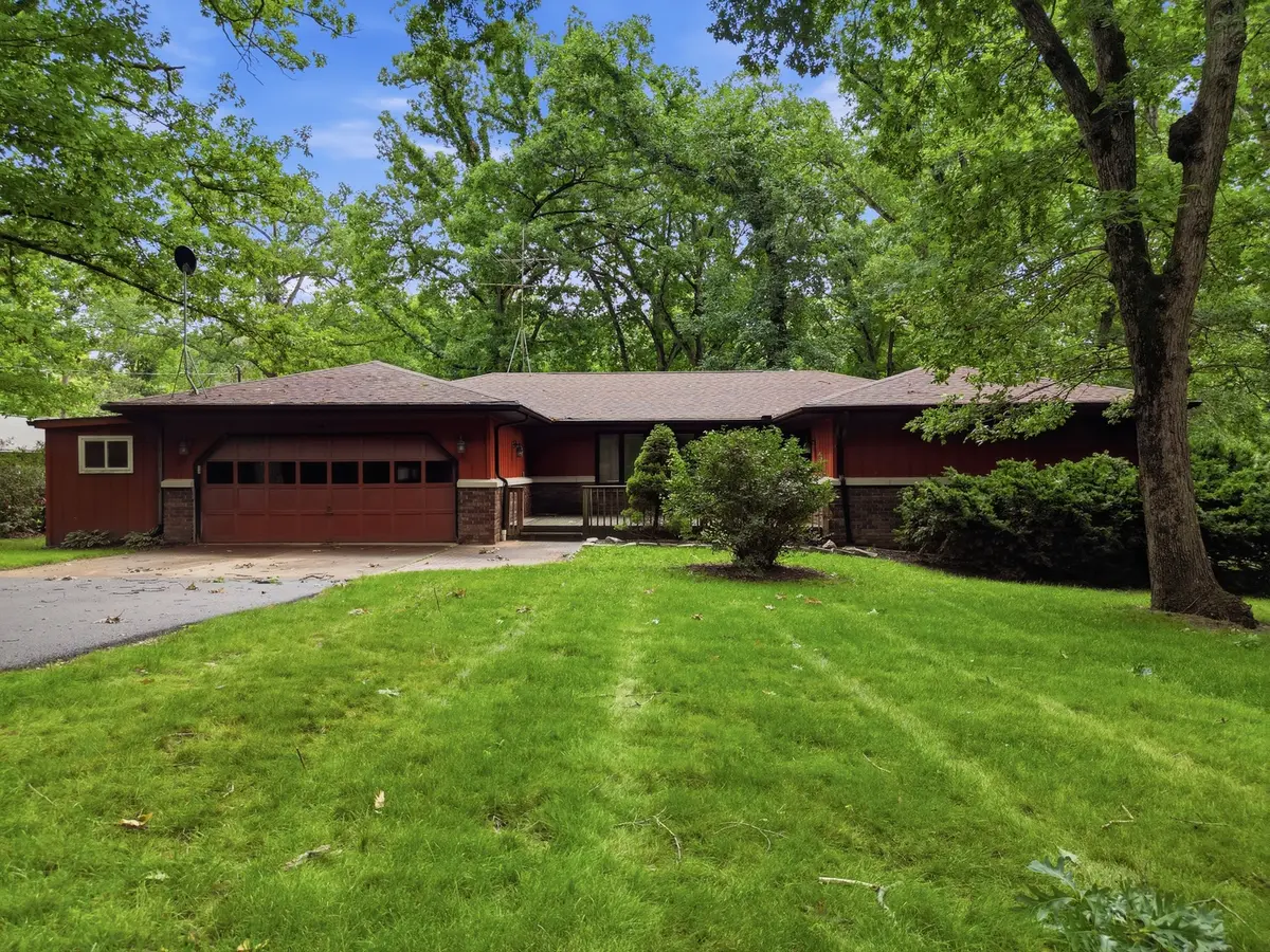 2087 Blackhawk LN, Dixon, IL 61021