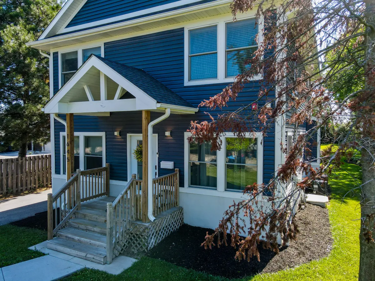1645 Webster LN, Des Plaines, IL 60018