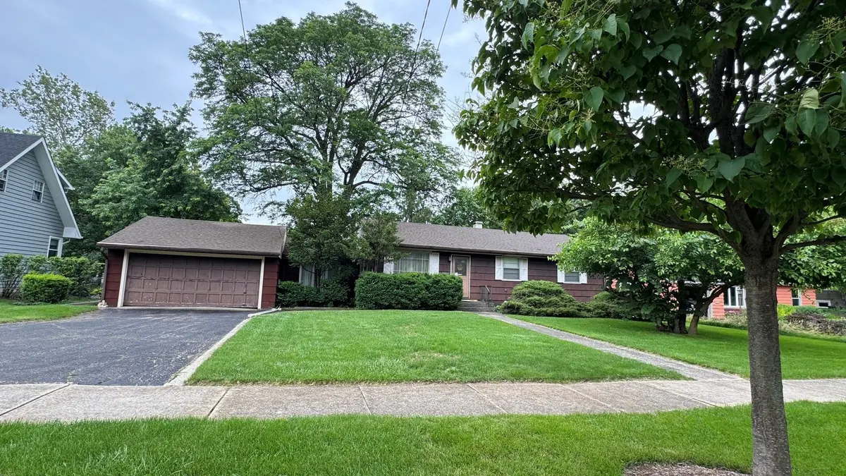 814 E Illinois ST, Wheaton, IL 60187