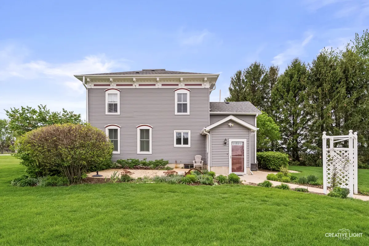 44W698 Scott RD, Sugar Grove, IL 60554