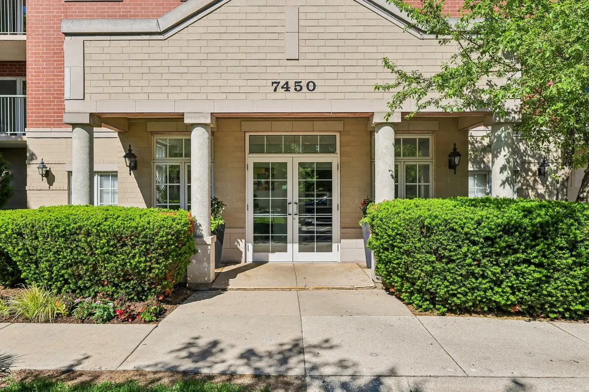 7450 Lincoln AVE #204, Skokie, IL 60076