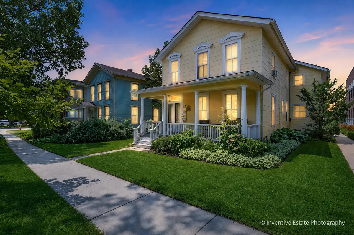 15 N Brainard ST, Naperville, IL 60540