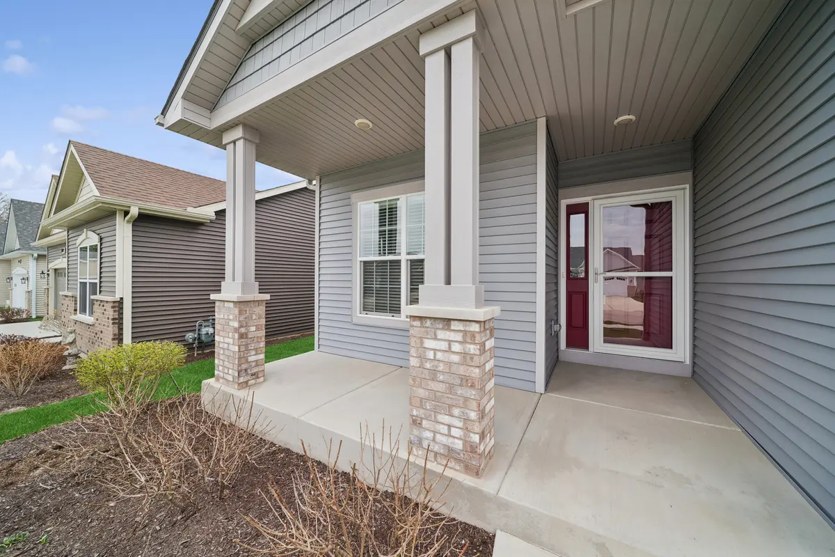 807 Alexandra LN, Yorkville, IL 60560