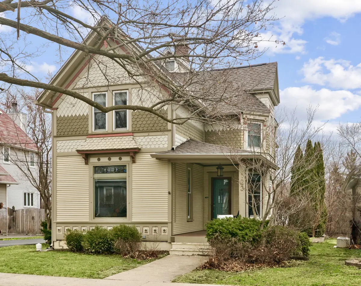 123 Raymond AVE, Barrington, IL 60010