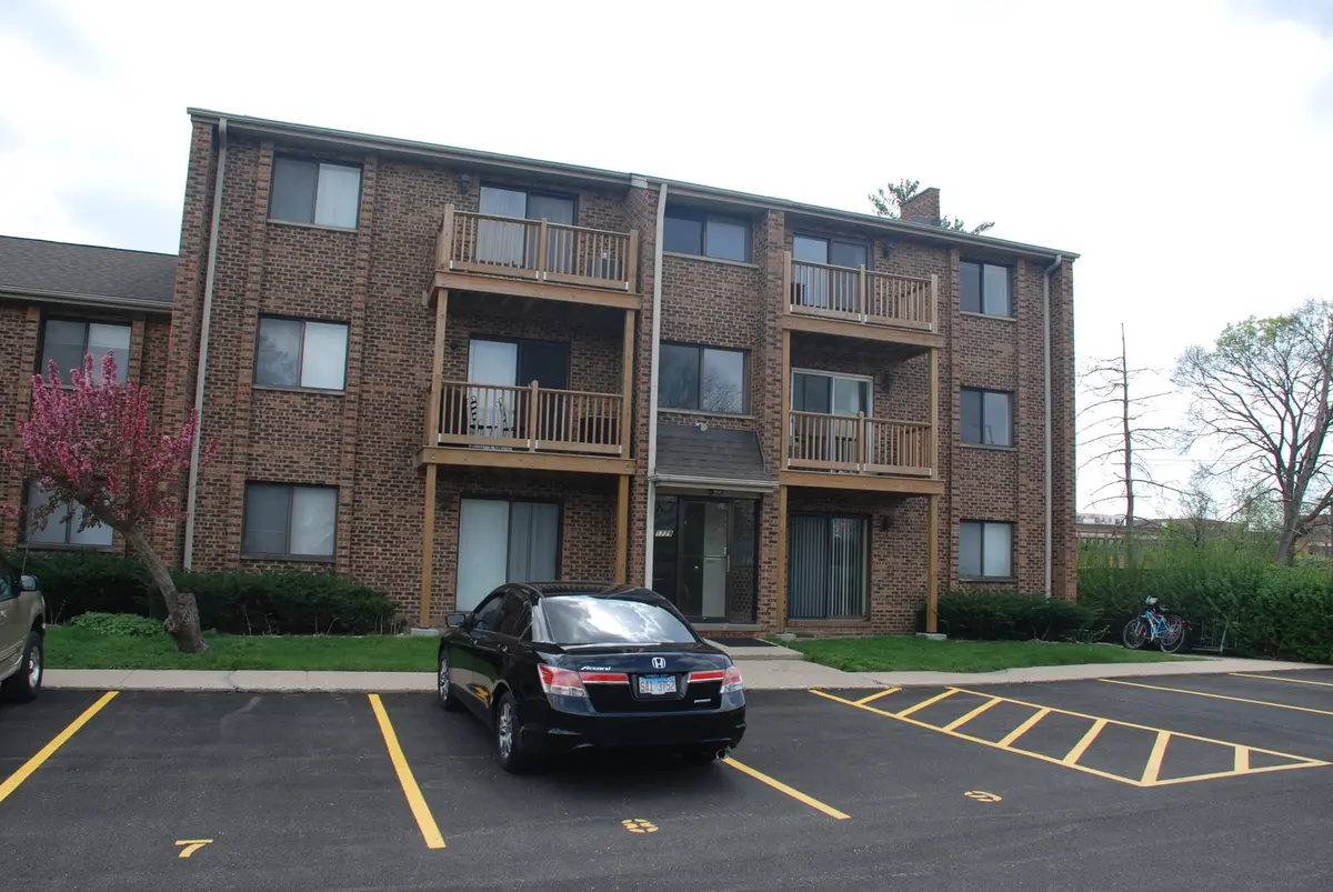 1779 Rand RD #2B, Des Plaines, IL 60016