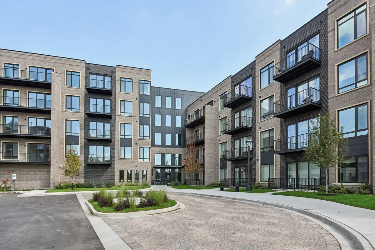 6633 N Milwaukee AVE #101, Niles, IL 60714