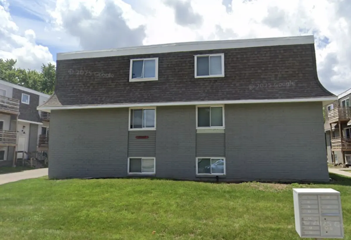 3547 Heatherton DR #9, Davenport, IA 50804