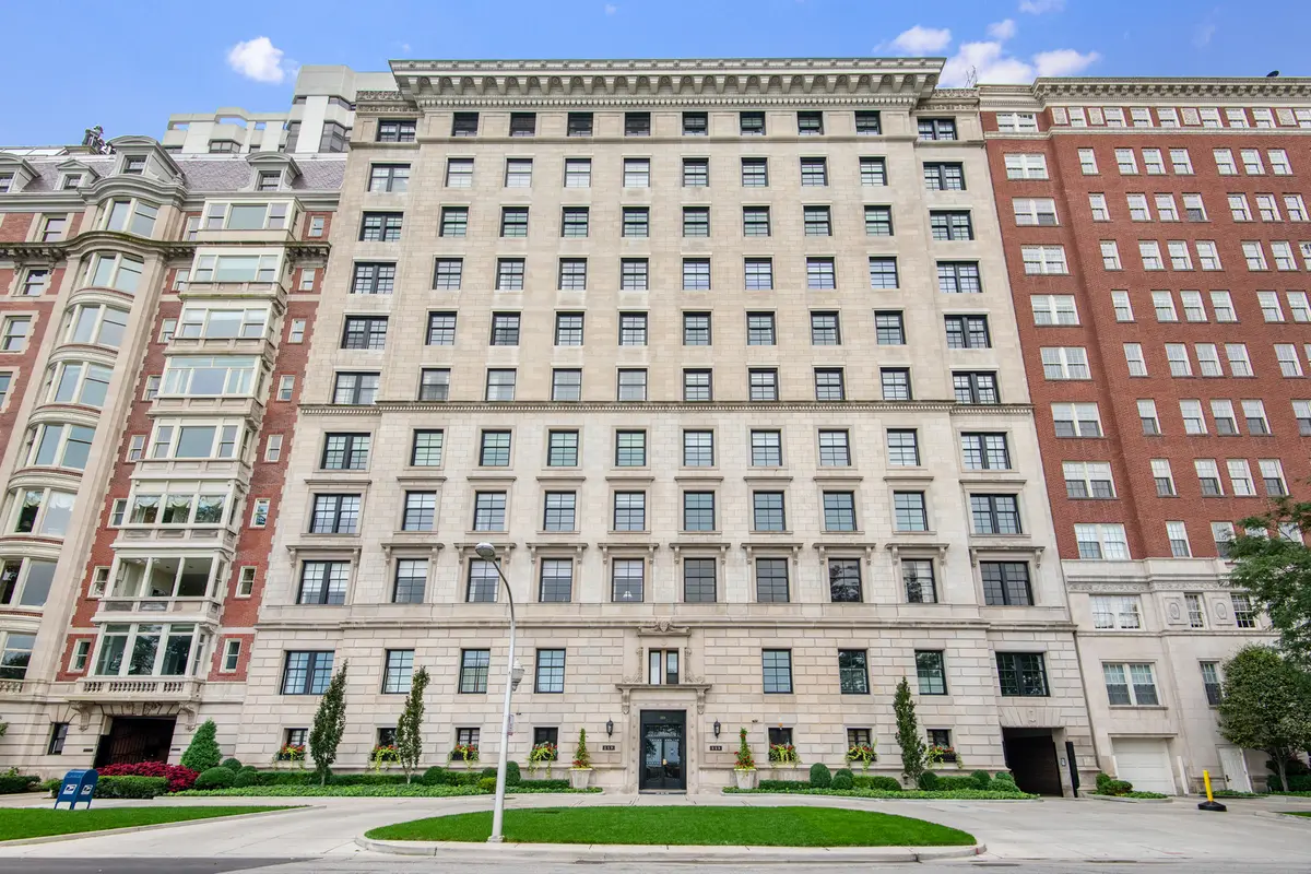 229 E Lake Shore DR #4E, Chicago, IL 60611