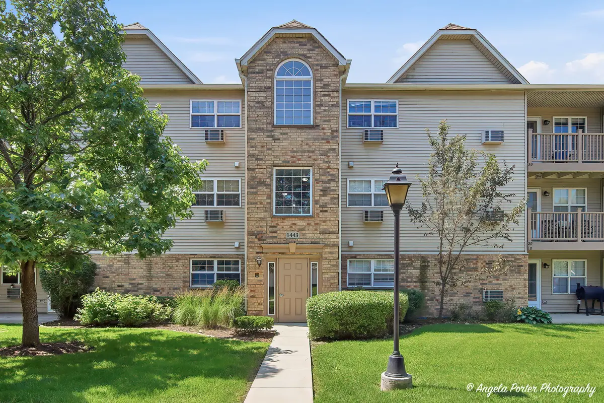 1443 Spring Brook CT #2D, Round Lake Beach, IL 60073
