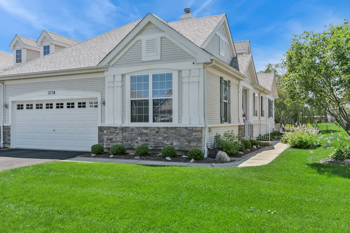 1074 HAMPTON LN, Yorkville, IL 60560