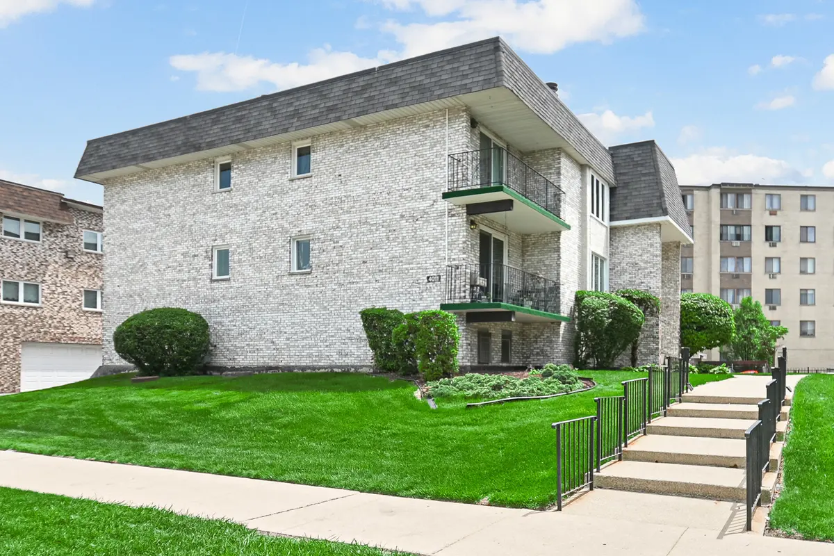4011 W 97th ST #2N, Oak Lawn, IL 60453