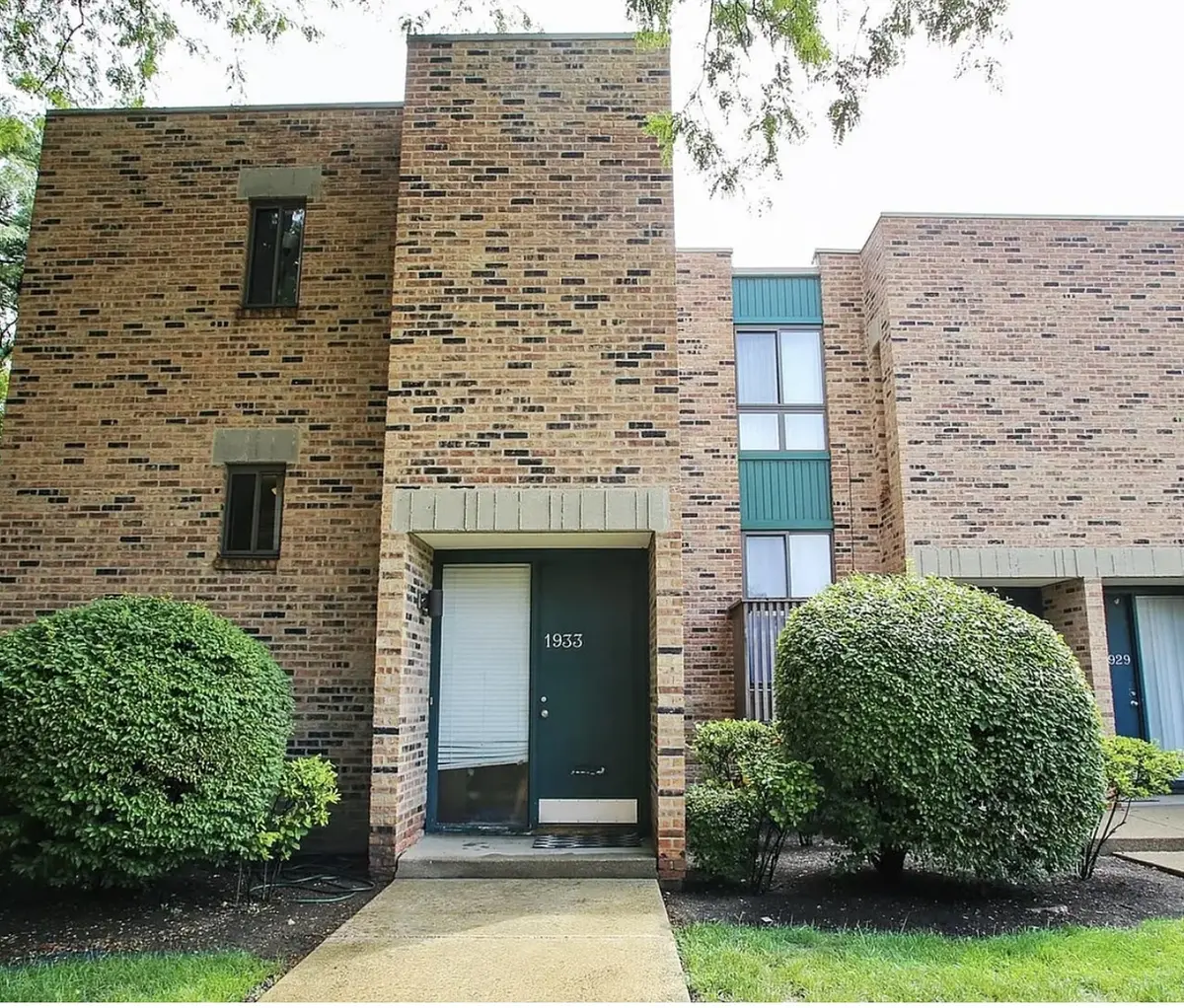 1933 Song Sparrow CT, Schaumburg, IL 60173