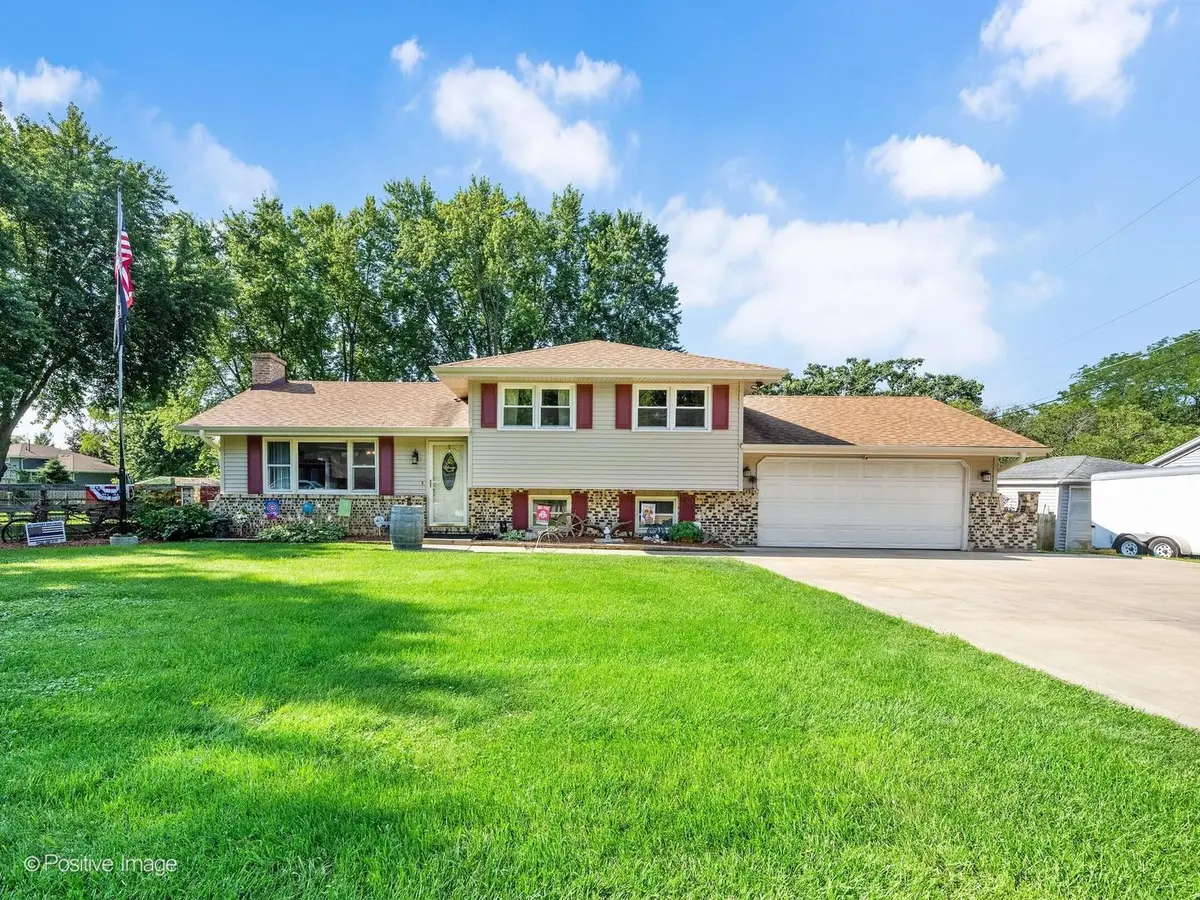 29W255 Lester ST, West Chicago, IL 60185