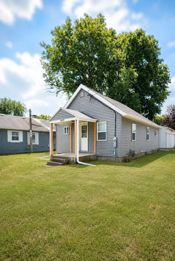 1820 W 9th ST, Dixon, IL 61021