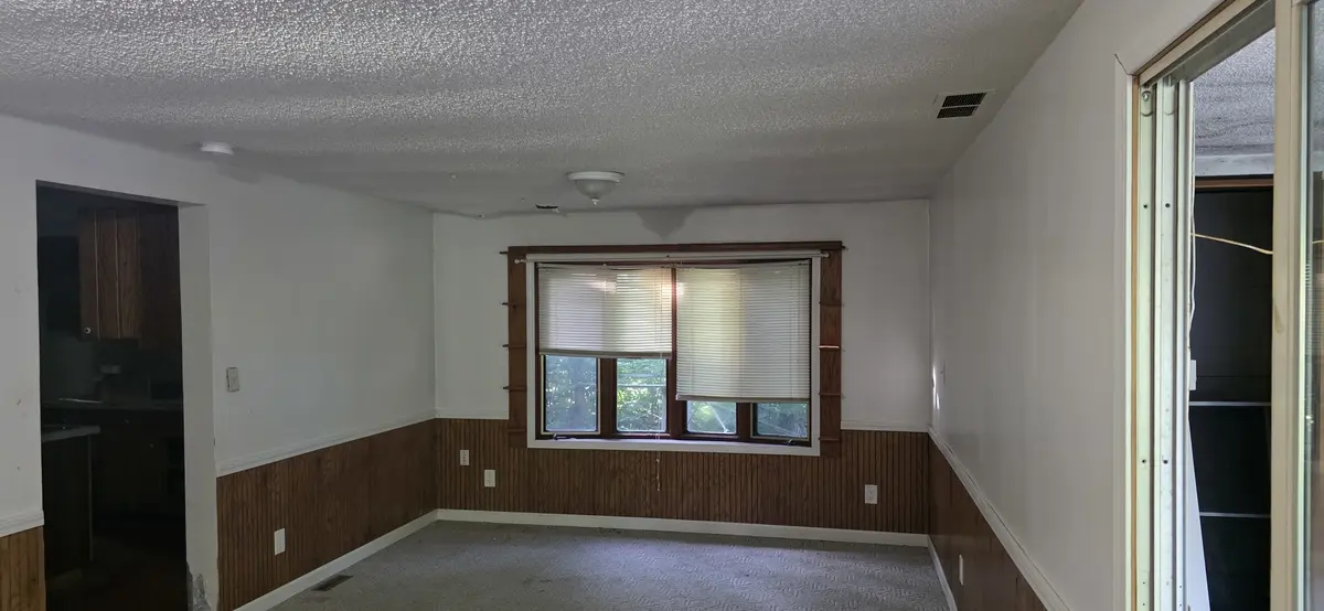 119 W Montgomery ST, Oakland, IL 61943