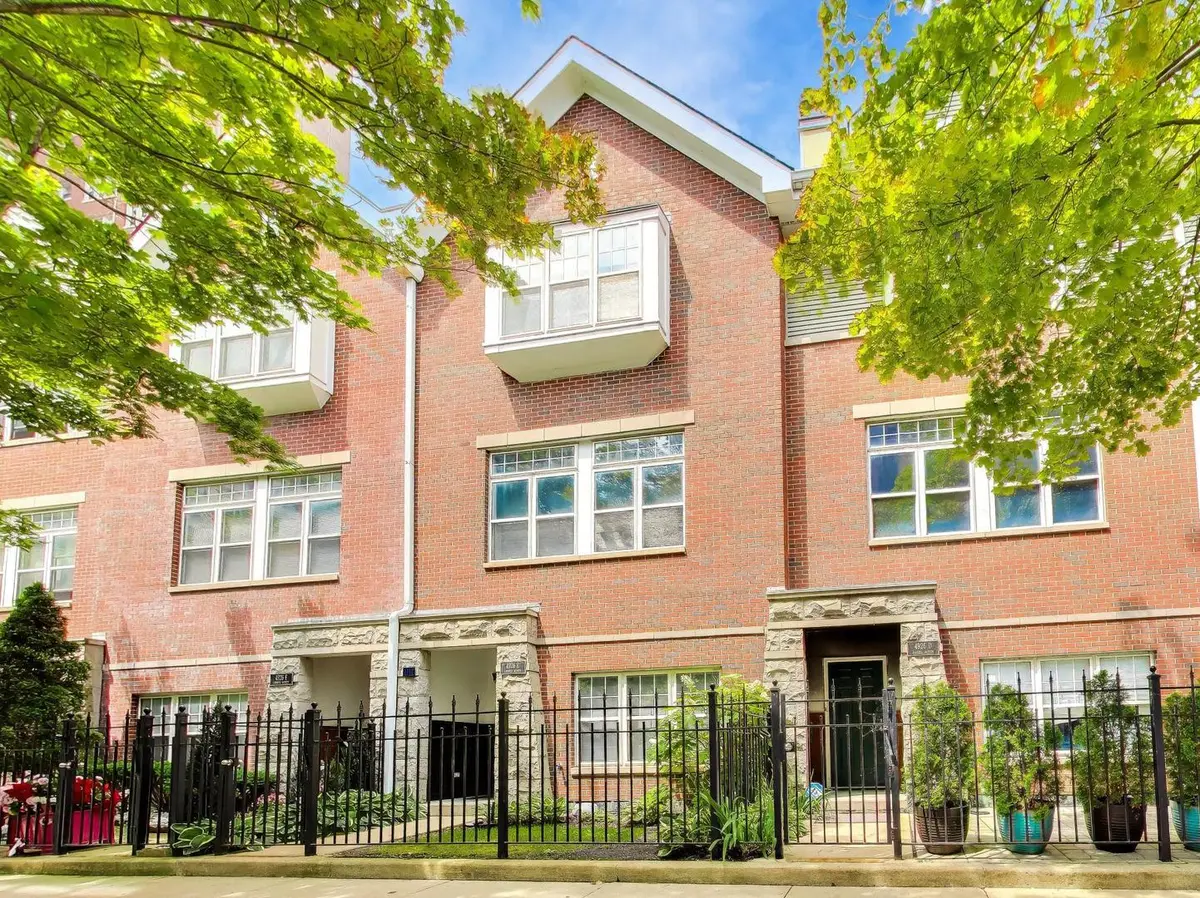 4926 S Cornell AVE #E, Chicago, IL 60615