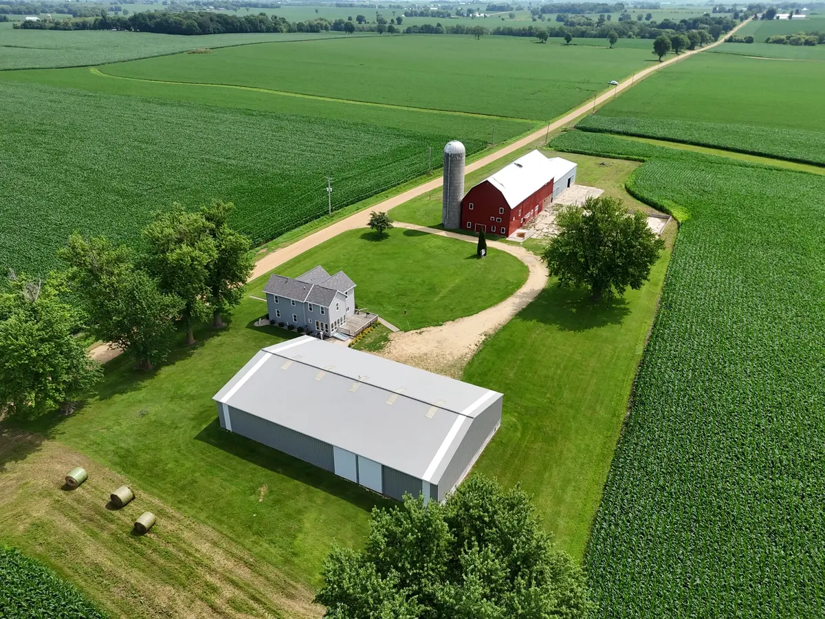 312 E Buckeye RD, Dakota, IL 61018
