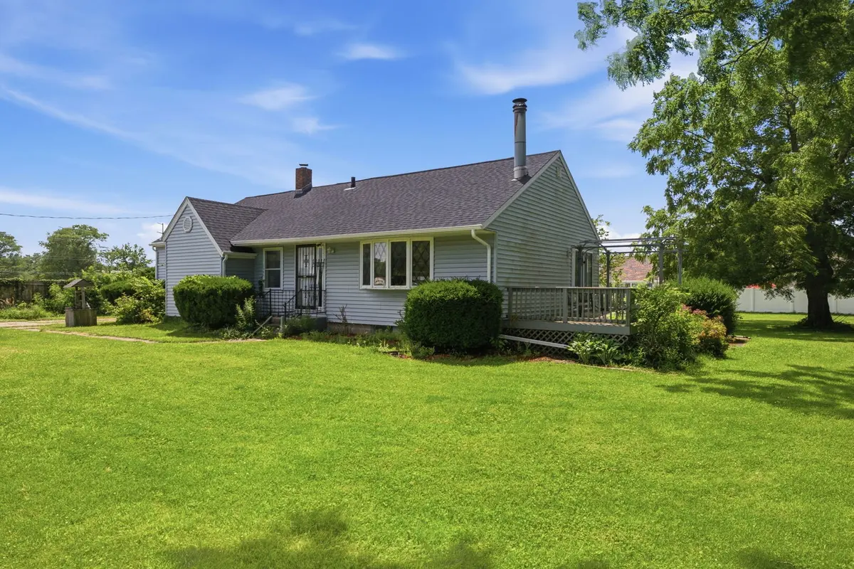 2017 Colona RD, East Moline, IL 61244