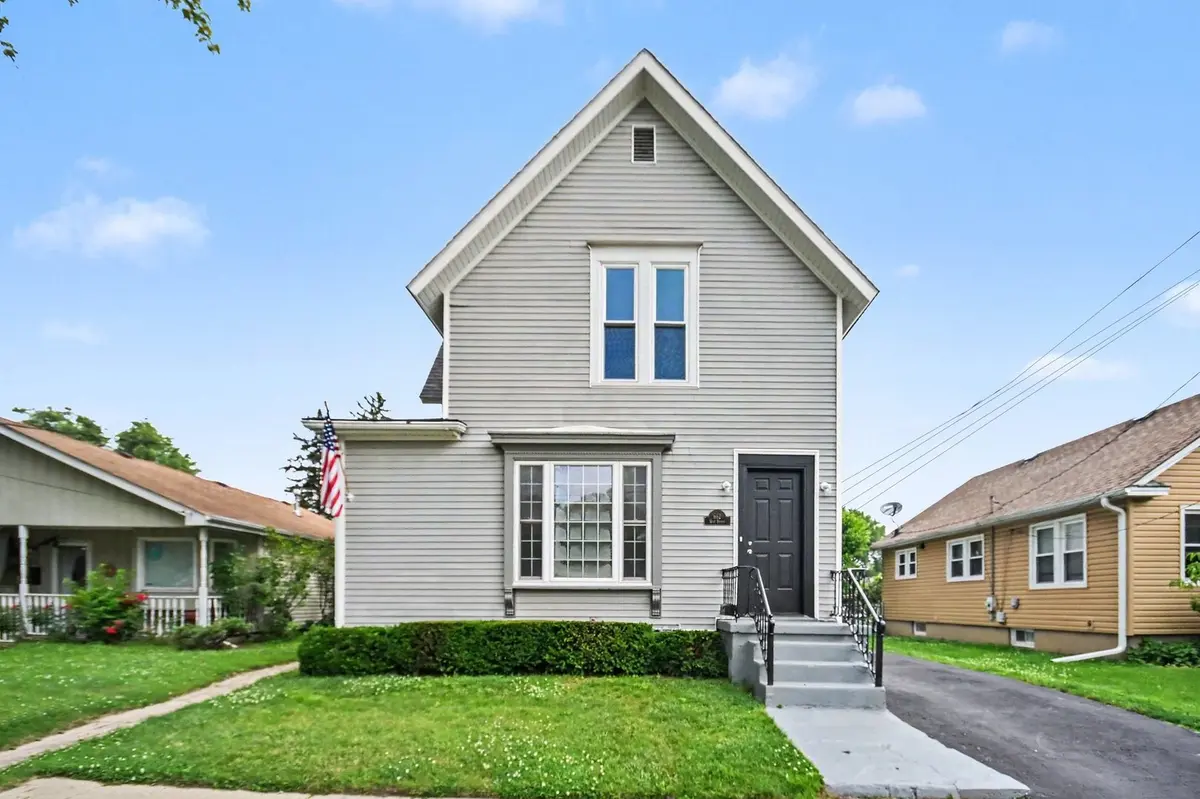 662 Bent ST, Elgin, IL 60120