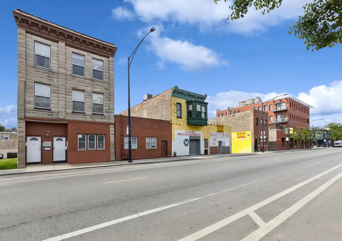 2135 W Armitage AVE, Chicago, IL 60647