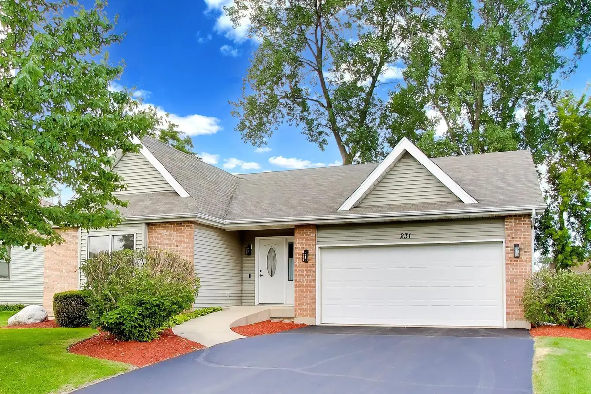 231 Clover Chase CIR, Woodstock, IL 60098