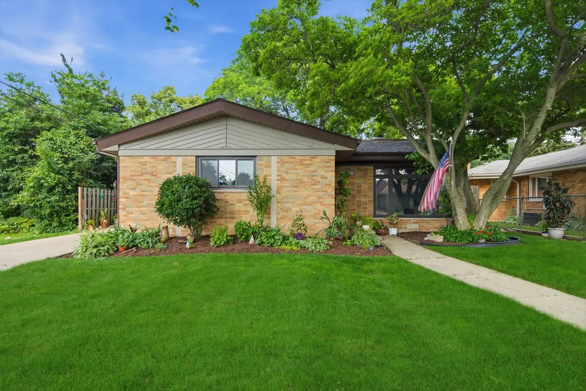 2455 Belleview AVE, Westchester, IL 60154