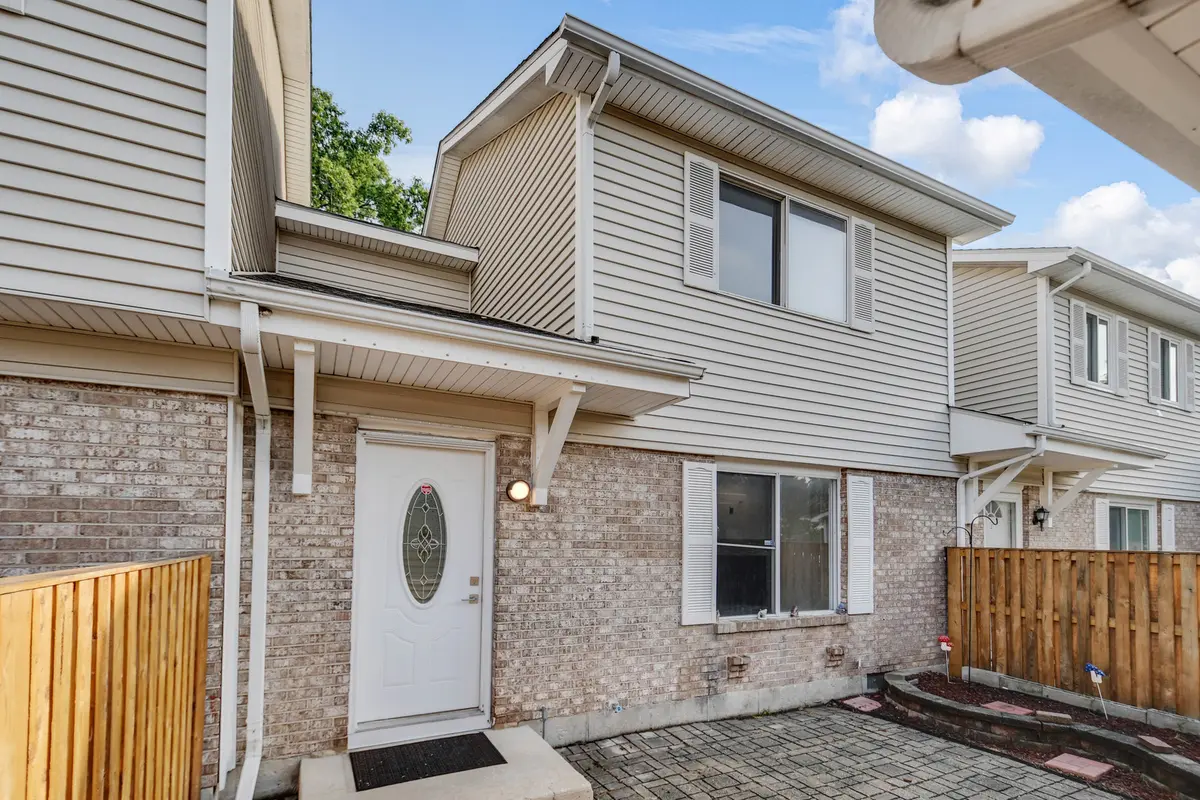 18 Woodsorrel PL, Woodridge, IL 60517