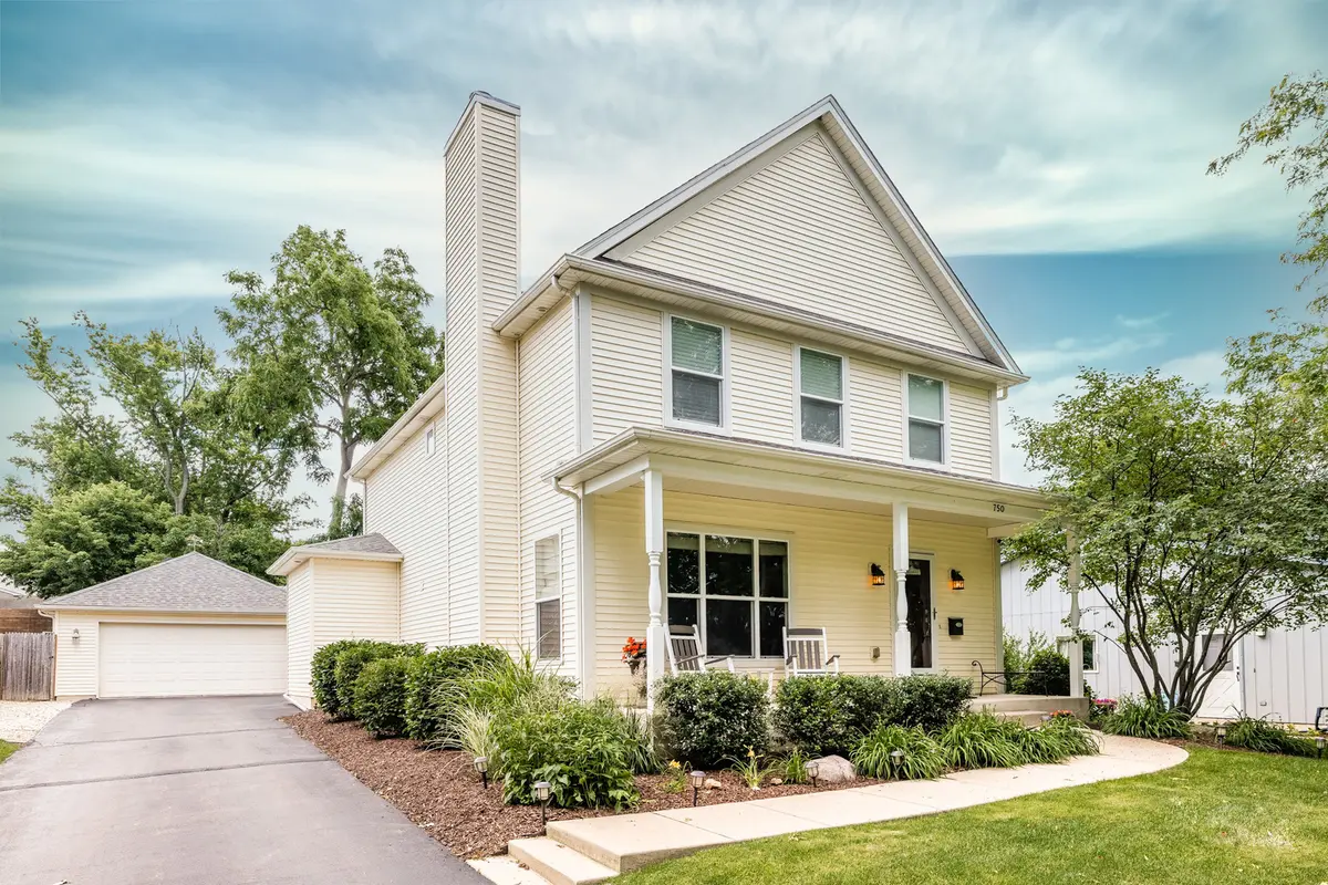 750 N River ST, Batavia, IL 60510