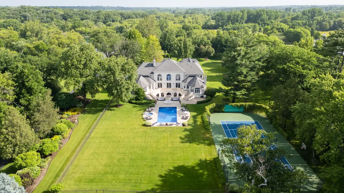 5N113 Burr RD, St. Charles, IL 60175