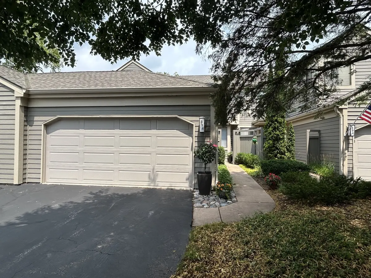 398 White Oak LN, Lake Barrington, IL 60010
