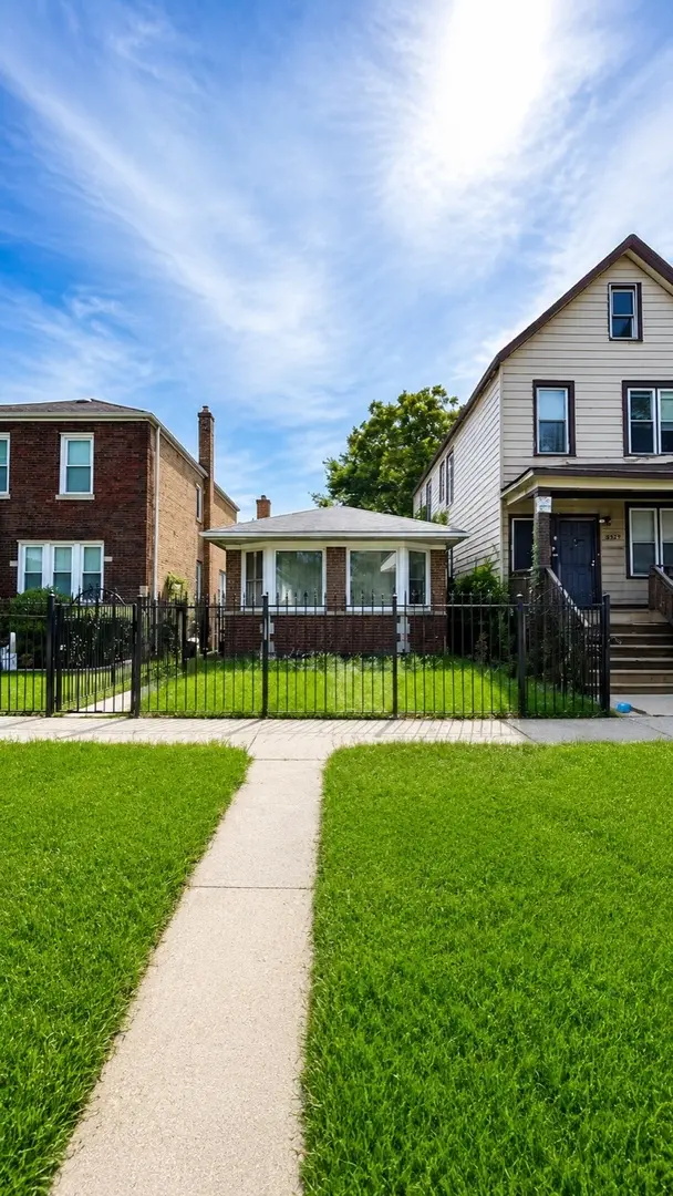 8635 S Burnham AVE, Chicago, IL 60617