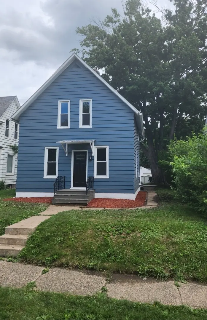 1718 11th ST, Moline, IL 61265