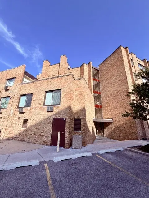 5348 N Cumberland AVE #300, Chicago, IL 60656