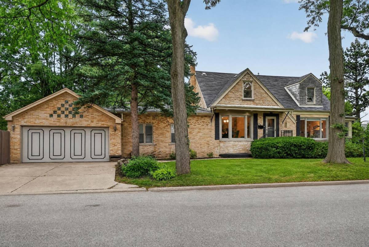 75 N 2nd AVE, Des Plaines, IL 60016
