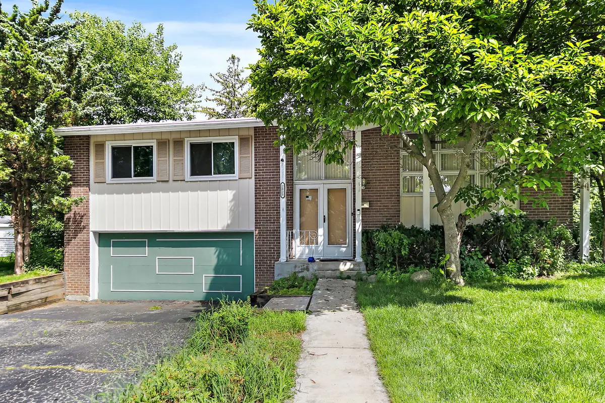 2825 Grissom CT, Woodridge, IL 60517