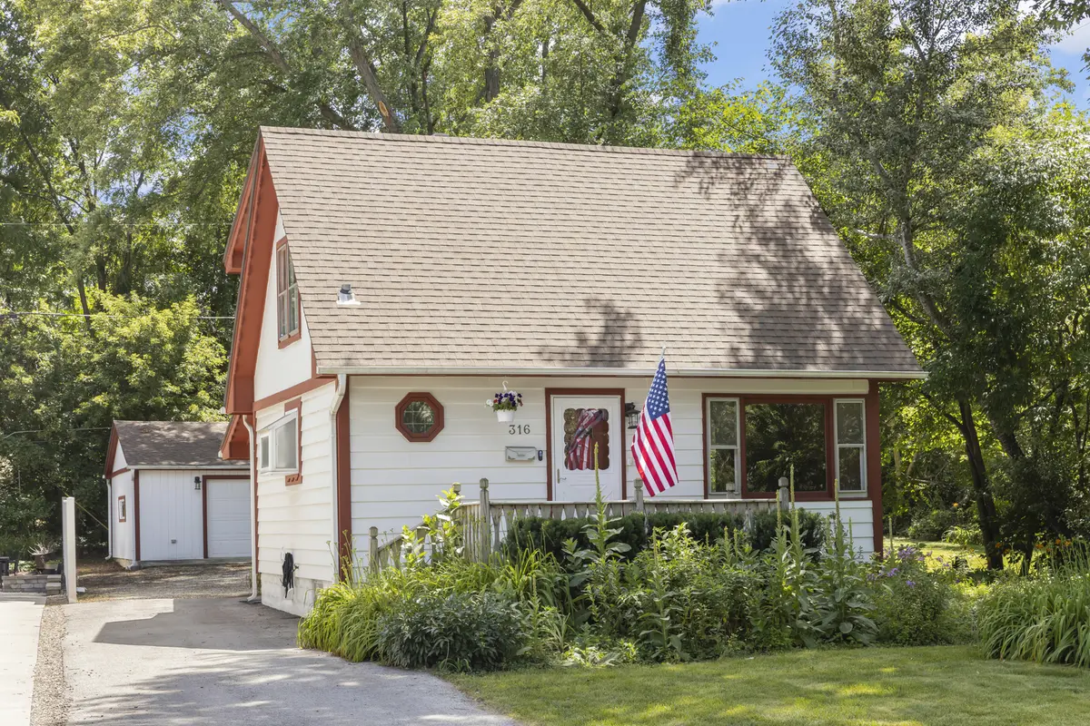 316 W 5th AVE, Naperville, IL 60563