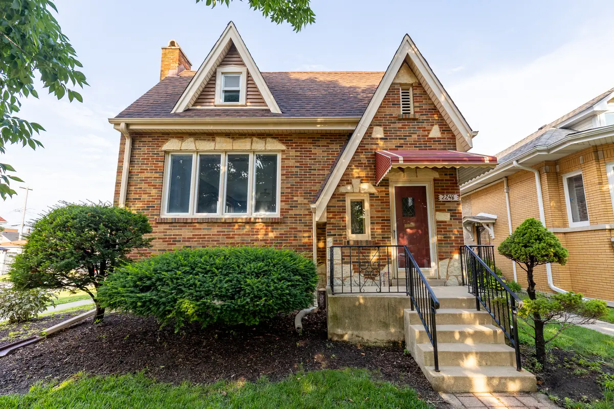2246 Clinton AVE, Berwyn, IL 60402