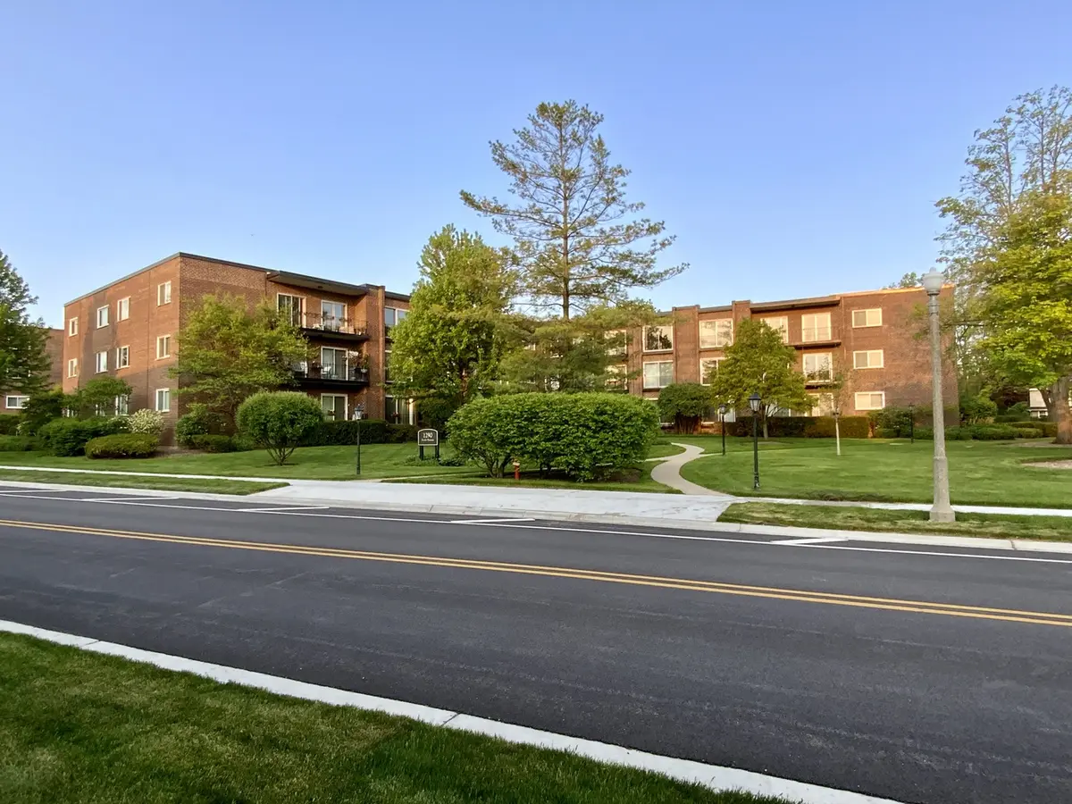 1290 N Western AVE #103, Lake Forest, IL 60045