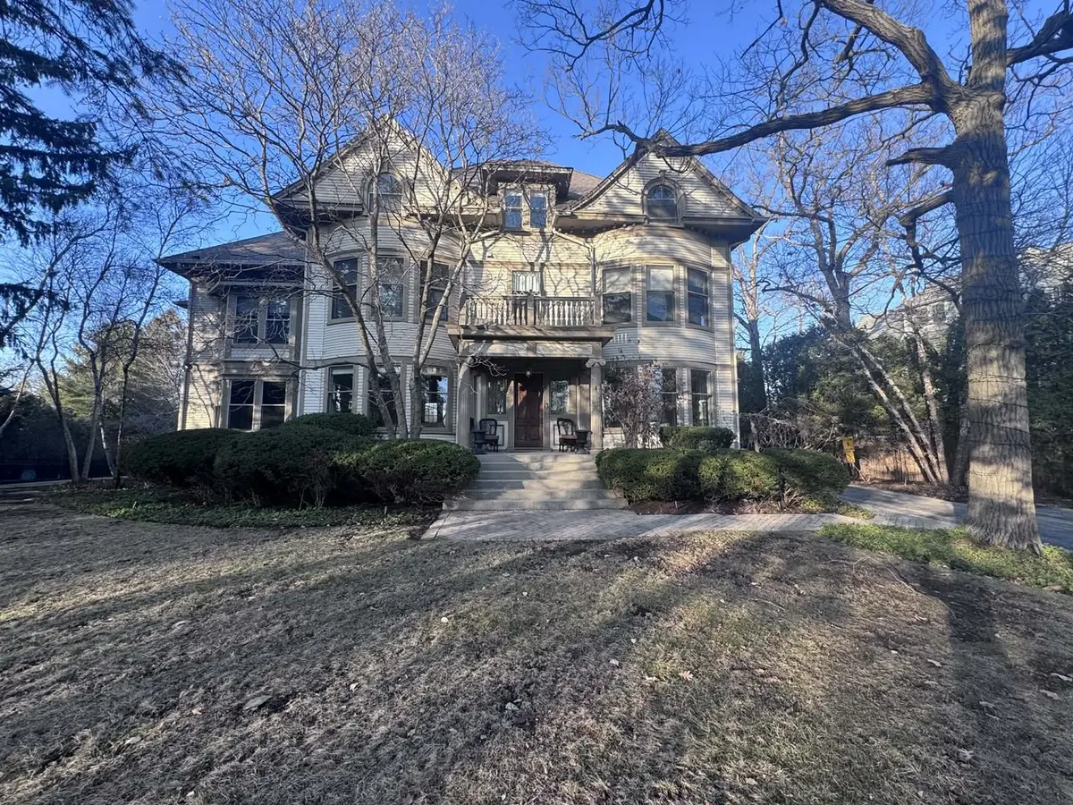 1499 Sheridan RD, Highland Park, IL 60035