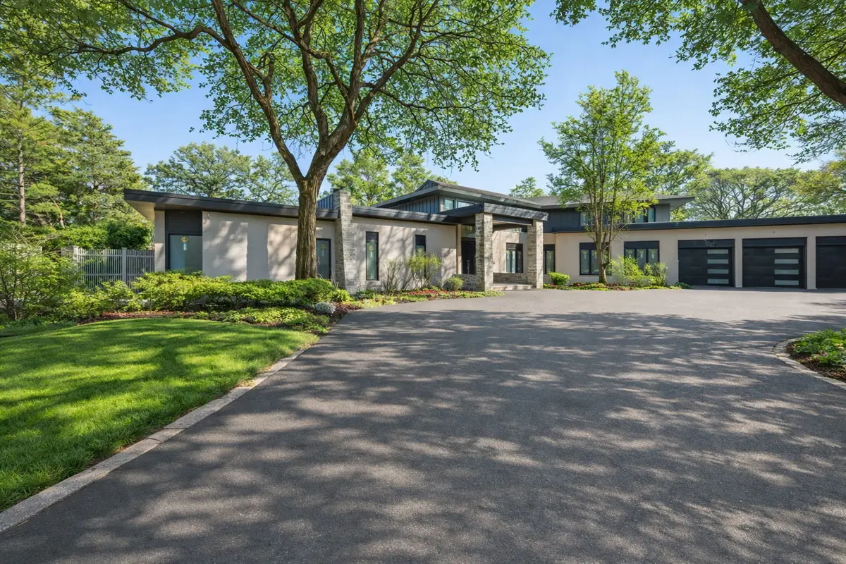 411 Woodland CT, Glenview, IL 60025
