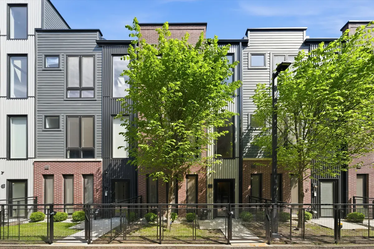 4216 W Belmont AVE, Chicago, IL 60641