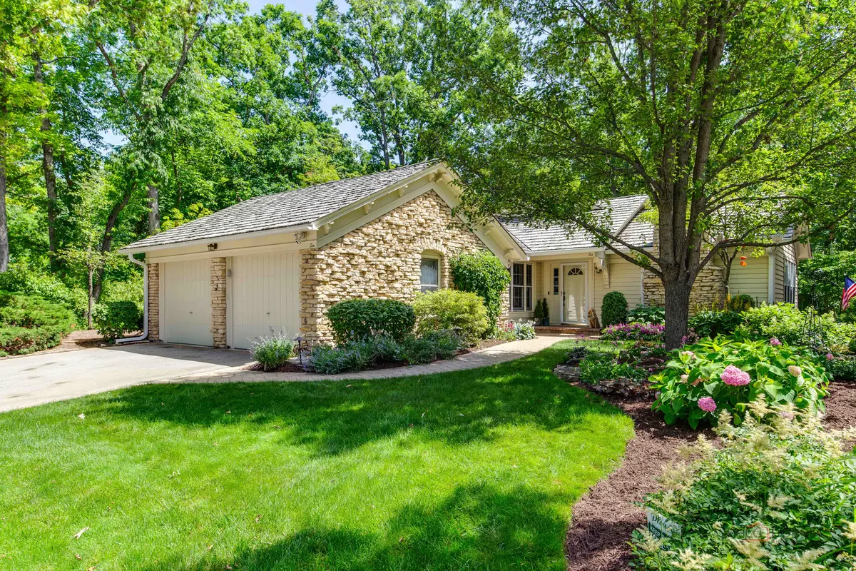 10 Court of Fox River VLY, Lincolnshire, IL 60069