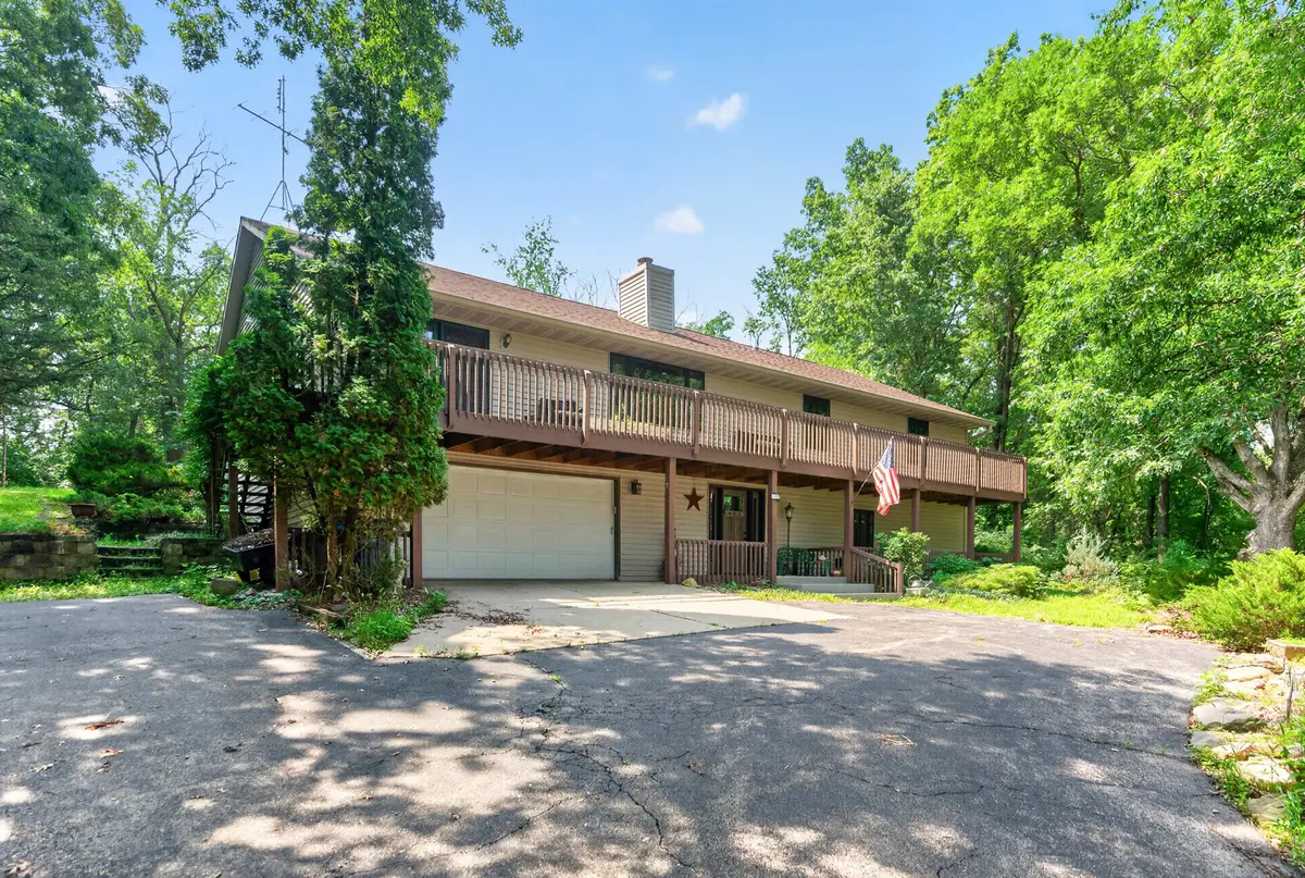 337 N Wild Cherry DR, Dixon, IL 61021