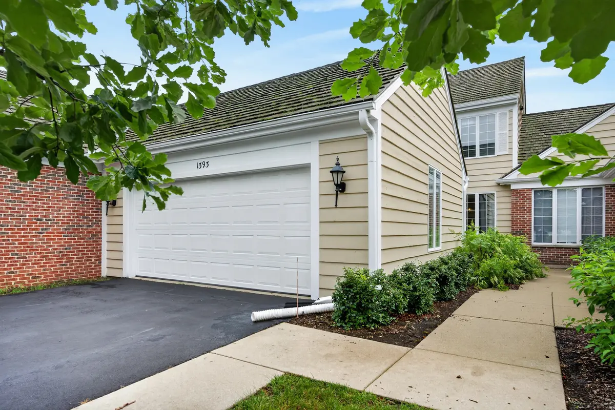 1393 W Shire CIR #2, Inverness, IL 60067