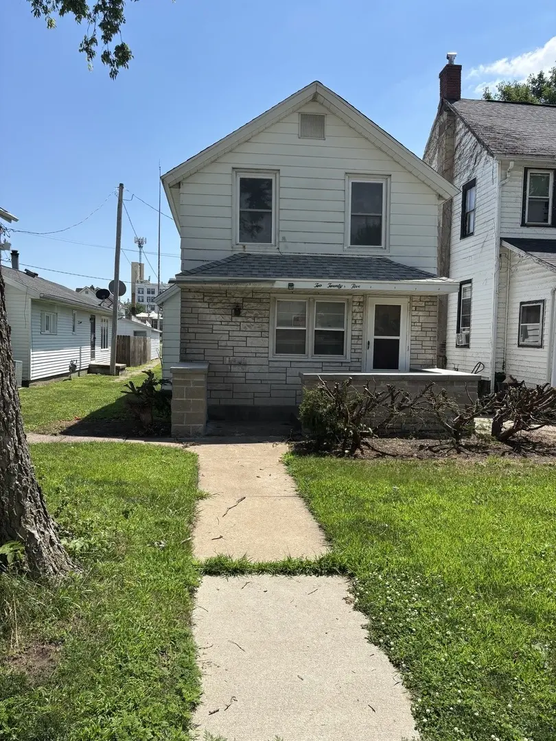 225 3rd AVE S, Clinton, IA 52732